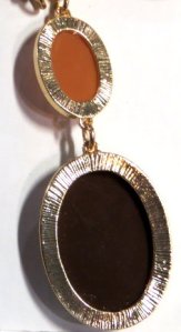 Open back on set stones in necklace 